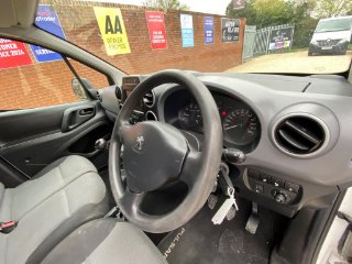 /photos/11353/8f3cf2f4-81ac-4075-9e19-ecaefd21c98a_i320x240.jpg