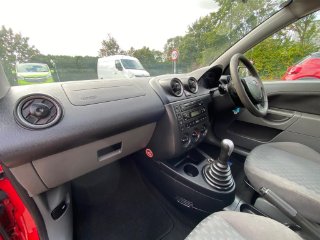 /photos/11353/ad53b7d3-2744-4d01-83a6-75c704a99e43_i320x240.jpg